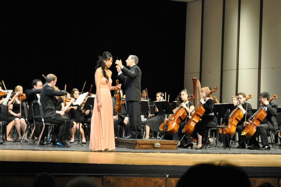 Yoonjoo performing a violin concerto with orchestra